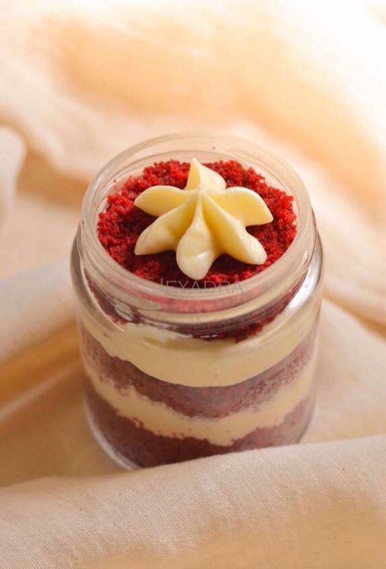 Red-Velvet jar cake