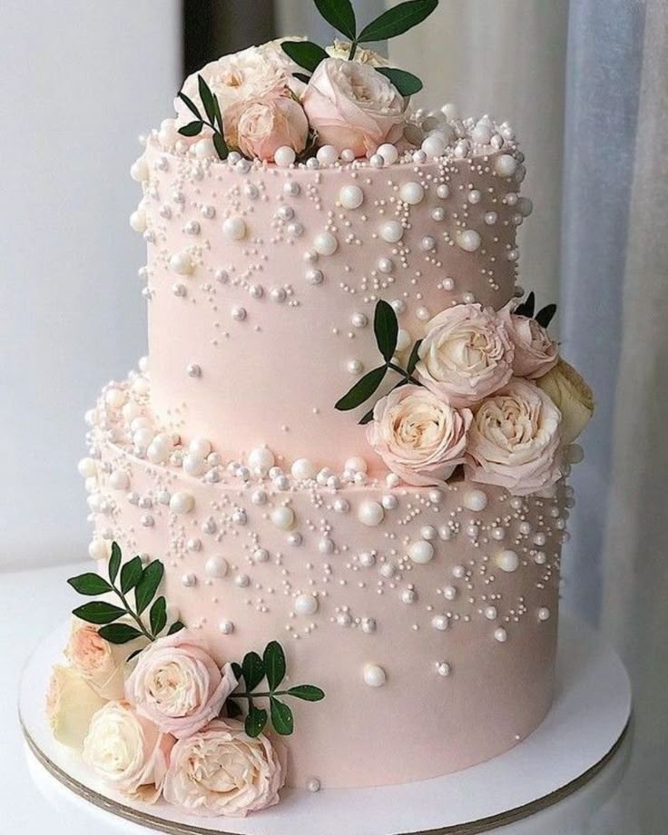 Pearly White Floral Tire Creame Cake
