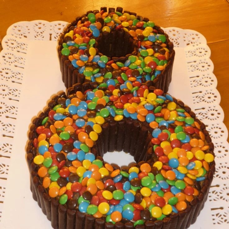 Creamy Gems Number Eight Cake