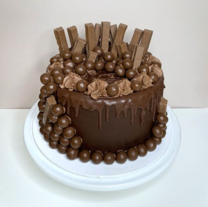 KitKat Chocolate Truffle Cake