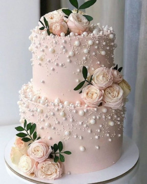 Pearly White Floral Tire Creame Cake