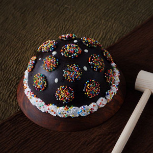 Half Round Pinata Cake