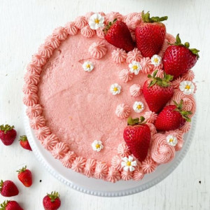 Strawberry Frosted Cream Cake