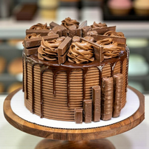 Kitkat Bar Cake