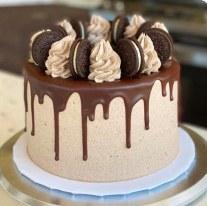 Chocolate Oreo Drip Cake